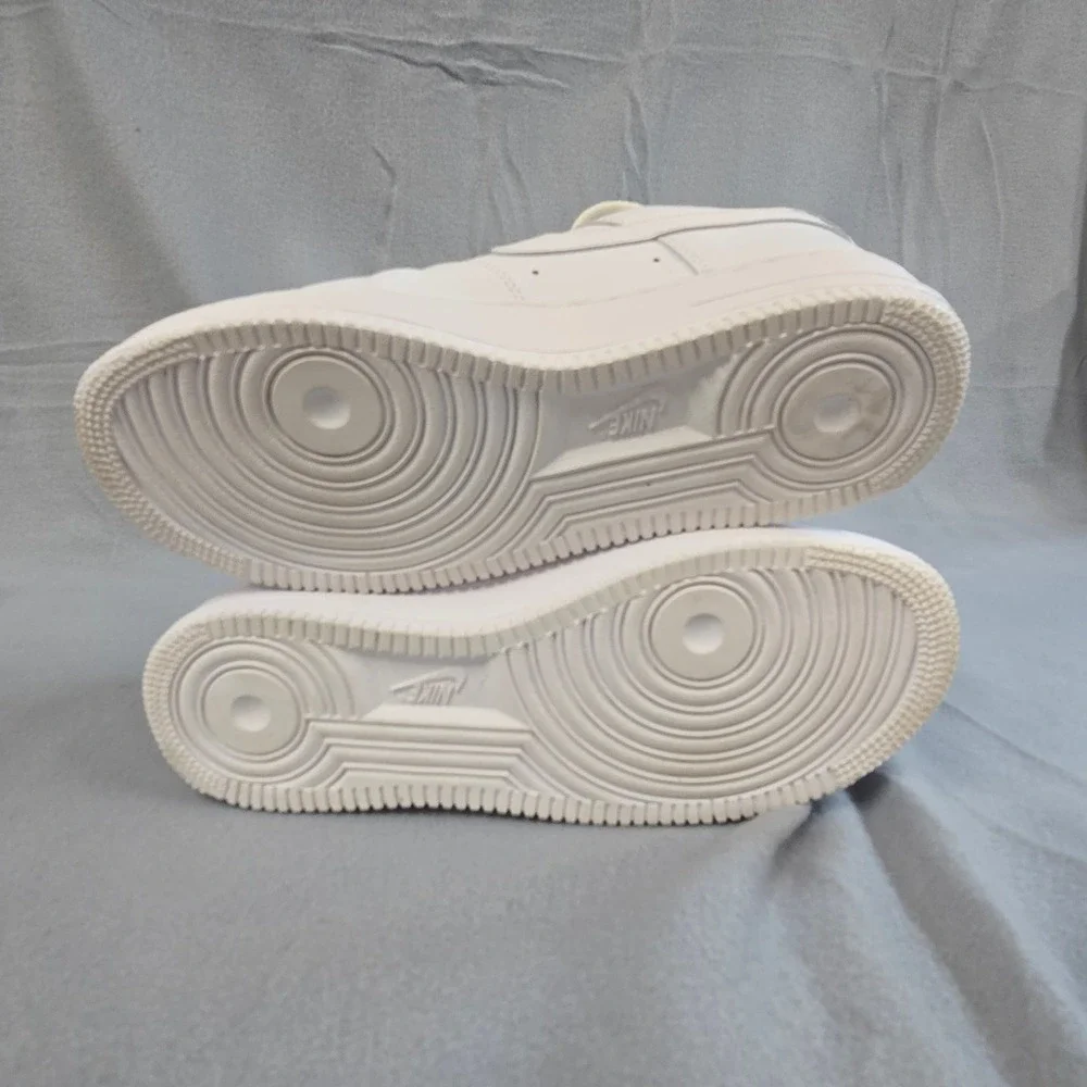 Nike Air Force‎ 1 07 Low Triple White Mens Size 10 Sneakers